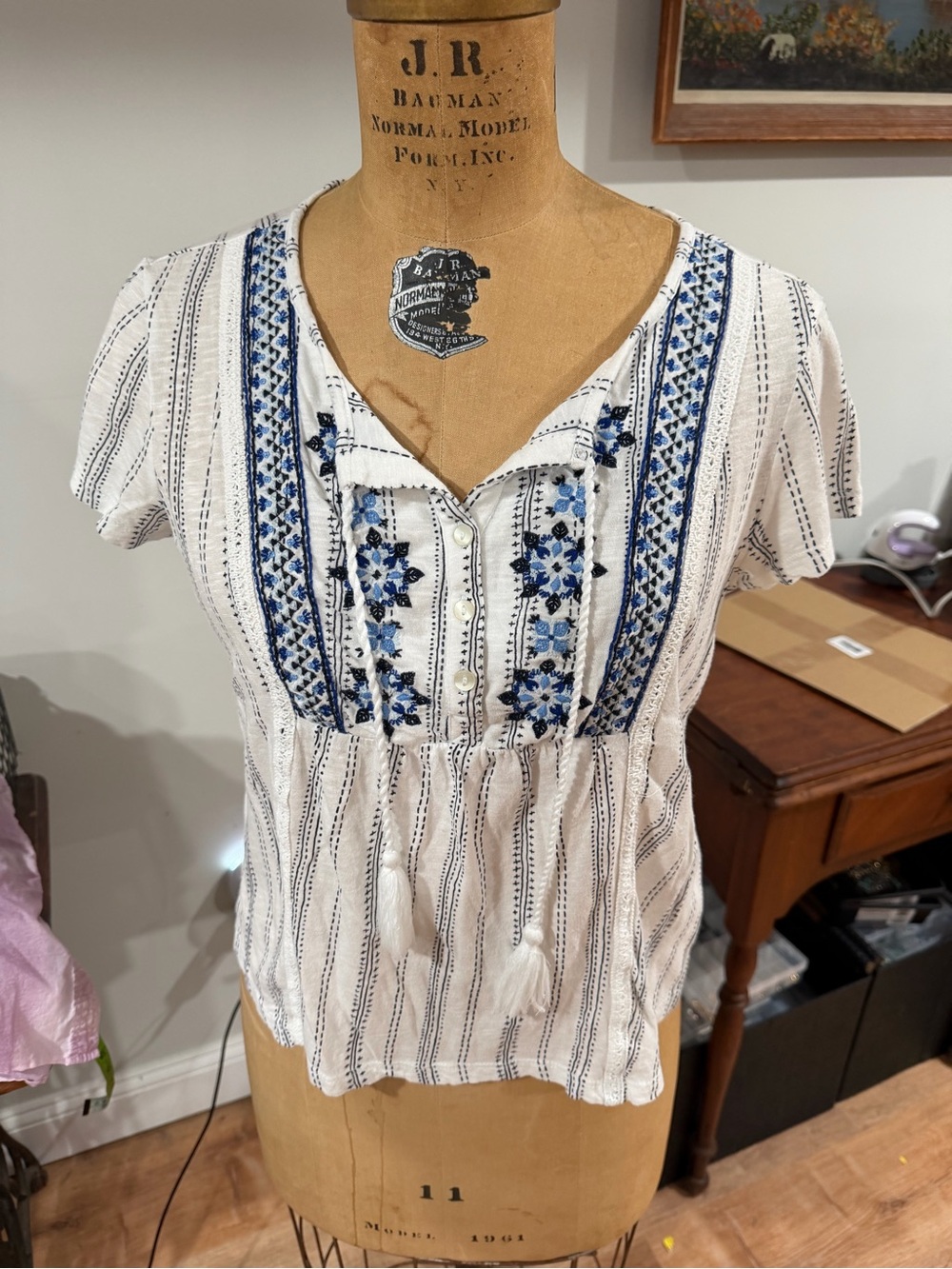 Style & Co. White Short Sleeve Peasant Top with Blue Embroidery